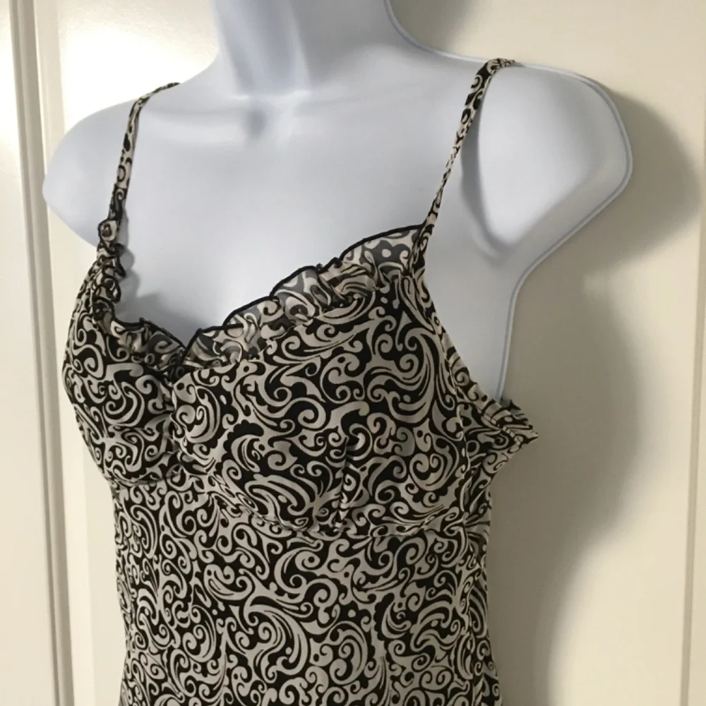 Windsor Ladies/Juniors Elegant Black-White Dress. Size 7 - Picture 4 of 7